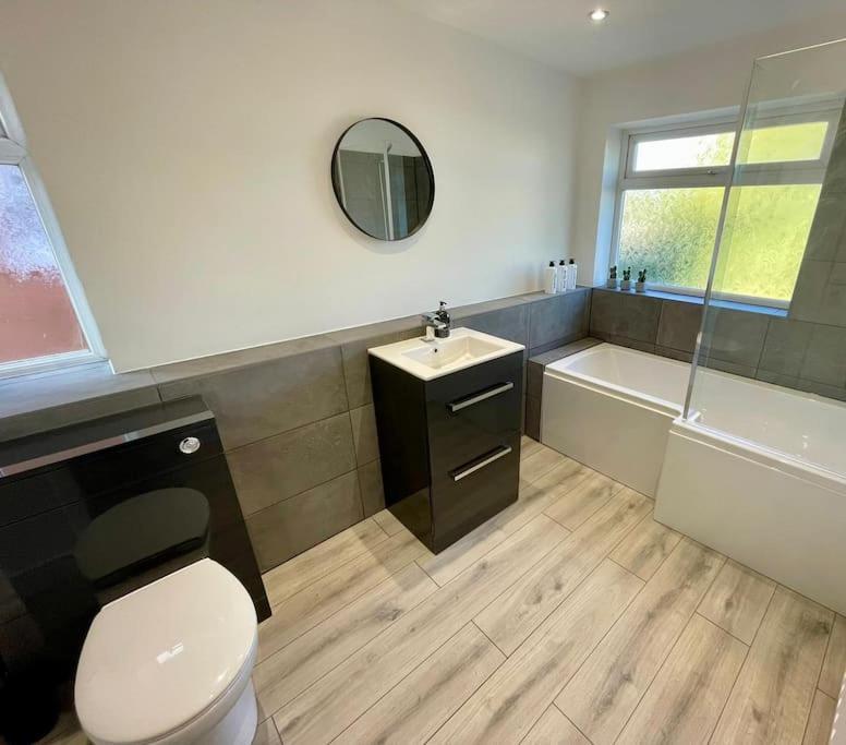 St Blaise Villa Water Orton Екстериор снимка